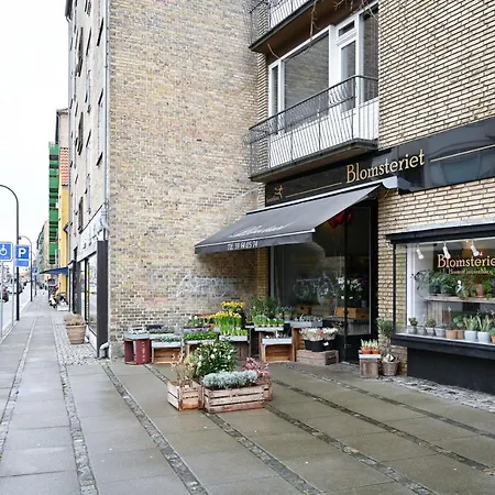 Cozy 2 Bedroom In Charlottelund *