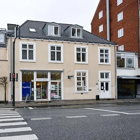 Cozy 2 Bedroom In Charlottelund *