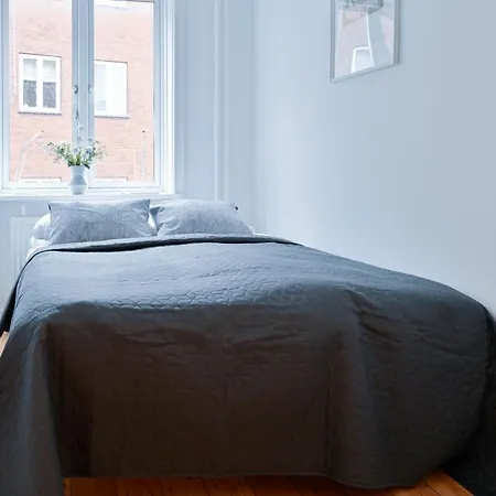 Cozy 2 Bedroom In Charlottelund *